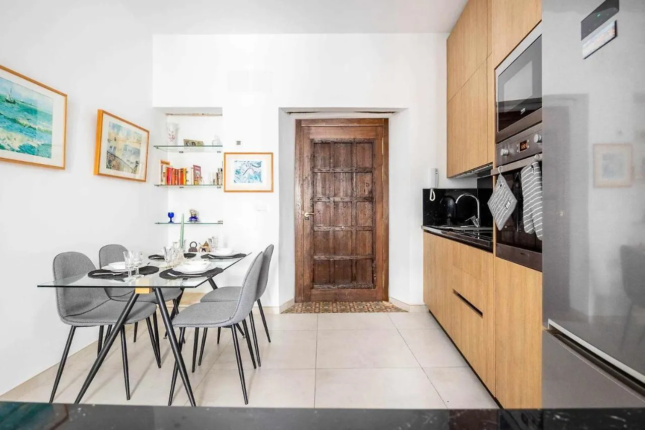 Comfy Away - Apartamento Exclusivo Mercado De Triana Con Balcon Sevilla 0*,  İspanya