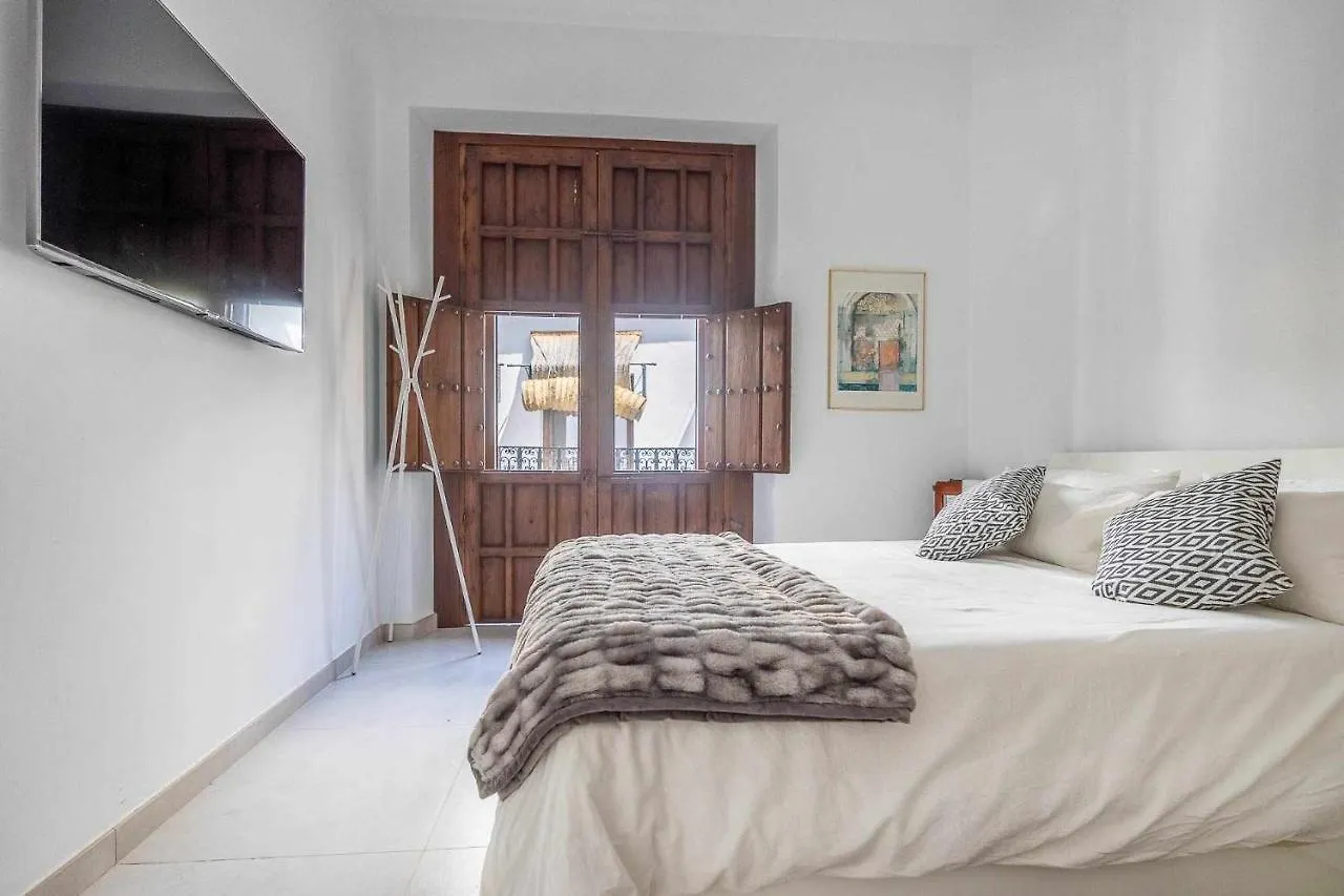 Comfy Away - Apartamento Exclusivo Mercado De Triana Con Balcon Sevilla 0*,